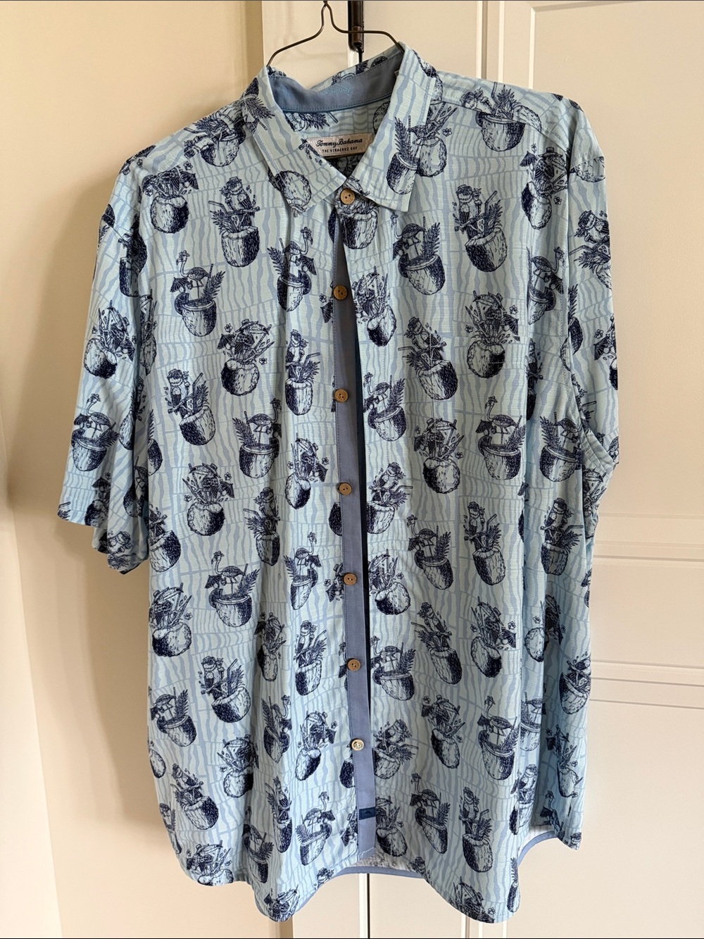 Tommy Bahama Light Blue Short-Sleeve Pineapple Print Button-Down